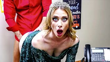 play Anya Olsen fait ce que toute bonne belle-mère de milf ferait et laisse le principal Ryan Mclane la baiser !
