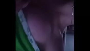 Abspielen Bigo live ausgesetzt // französisches Mädchen spielt viele Male mit Titten und Nipslips, bevor der Stream endet