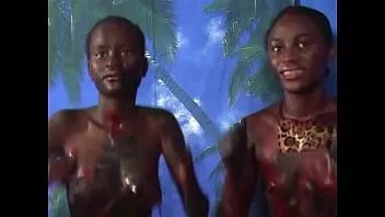 Reproducir Chicas divertidas del trópico bailando 2