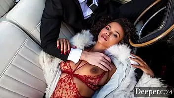 Jouer Plus profond. La relation d'Alina avec son patron est interrompue par son petit ami
