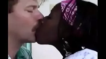 تشغيل أسود أفريقي في السن القانوني مراهق حفره رجل أبيض - أنبوب أسود سخيف