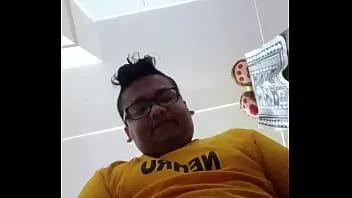 تشغيل تلميذ vaibhav الهزات قبالة و cums في على كام