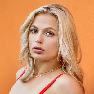 Pornostar Sloan Harper