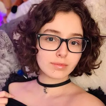 Pornostar Leana Lovings