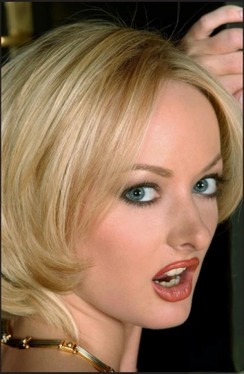 अभिनेता Melissa Lauren