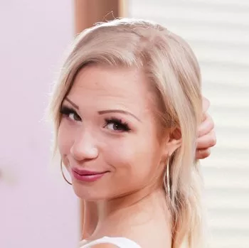 Порнозвезда Gabi Gold